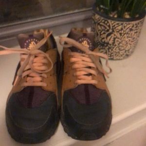 Used Huarache sneaker